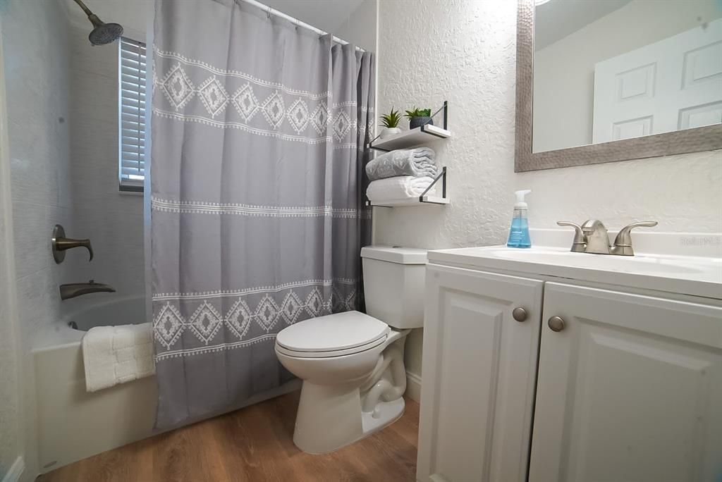 For Rent: $3,350 (4 beds, 2 baths, 1432 Square Feet)
