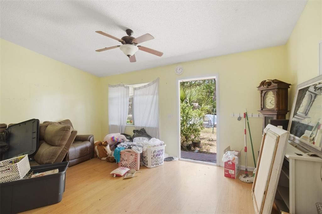For Sale: $268,000 (3 beds, 2 baths, 1008 Square Feet)