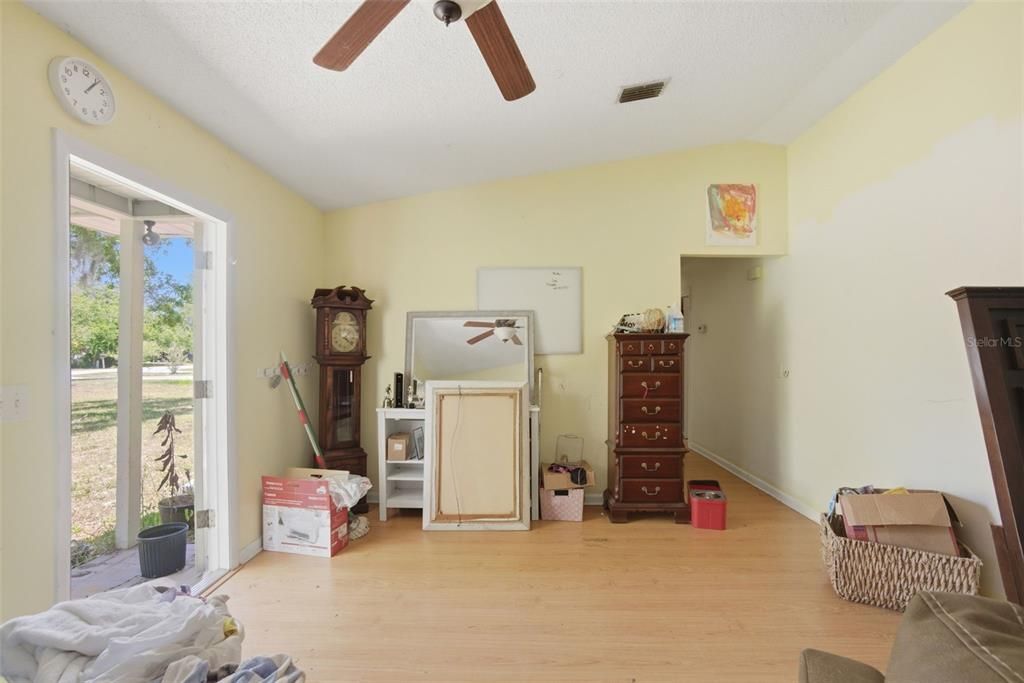 For Sale: $268,000 (3 beds, 2 baths, 1008 Square Feet)