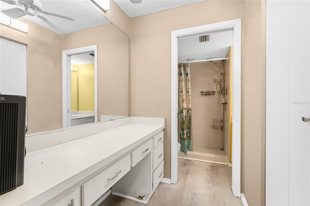Active With Contract: $200,000 (2 beds, 2 baths, 1125 Square Feet)