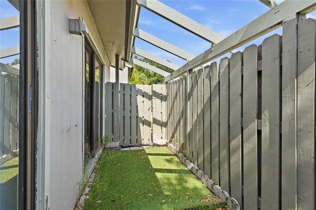 Active With Contract: $200,000 (2 beds, 2 baths, 1125 Square Feet)