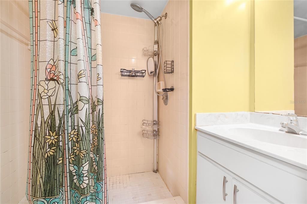 Active With Contract: $200,000 (2 beds, 2 baths, 1125 Square Feet)