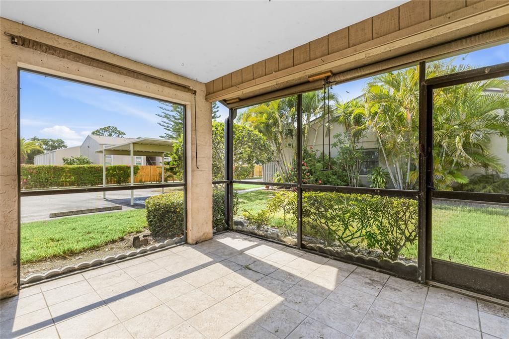 Active With Contract: $200,000 (2 beds, 2 baths, 1125 Square Feet)