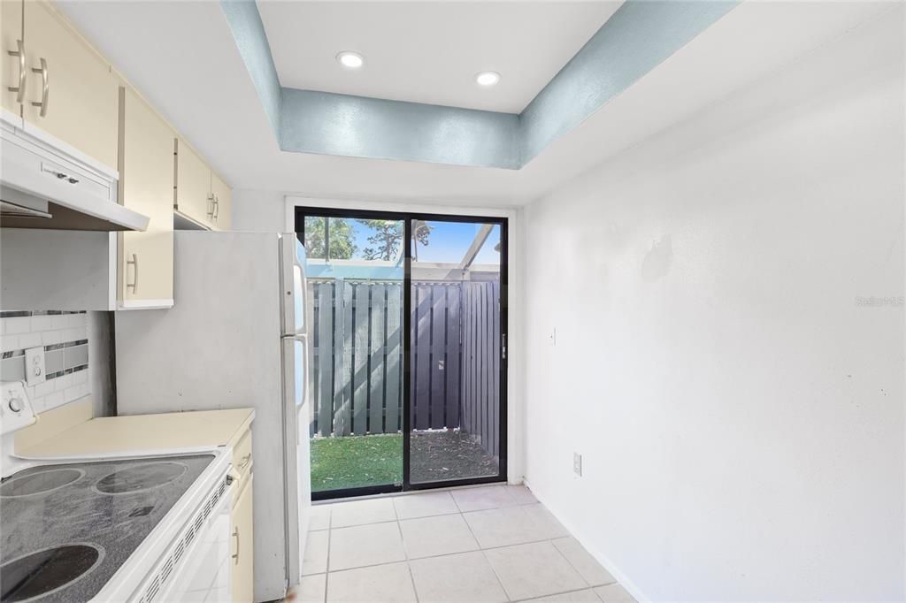 Active With Contract: $200,000 (2 beds, 2 baths, 1125 Square Feet)
