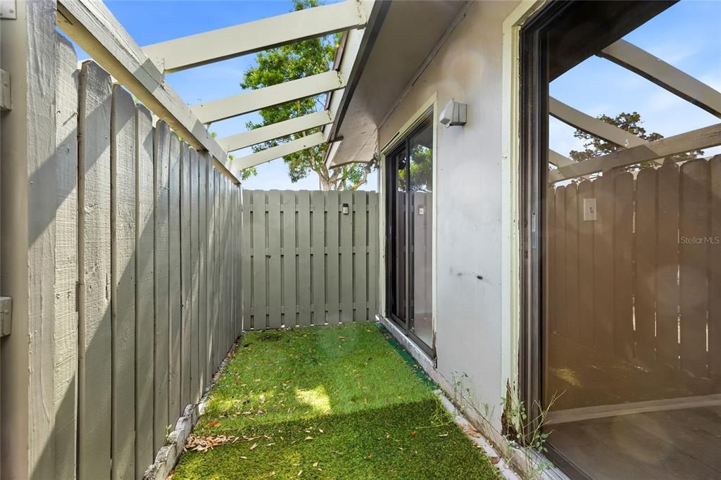 Active With Contract: $200,000 (2 beds, 2 baths, 1125 Square Feet)