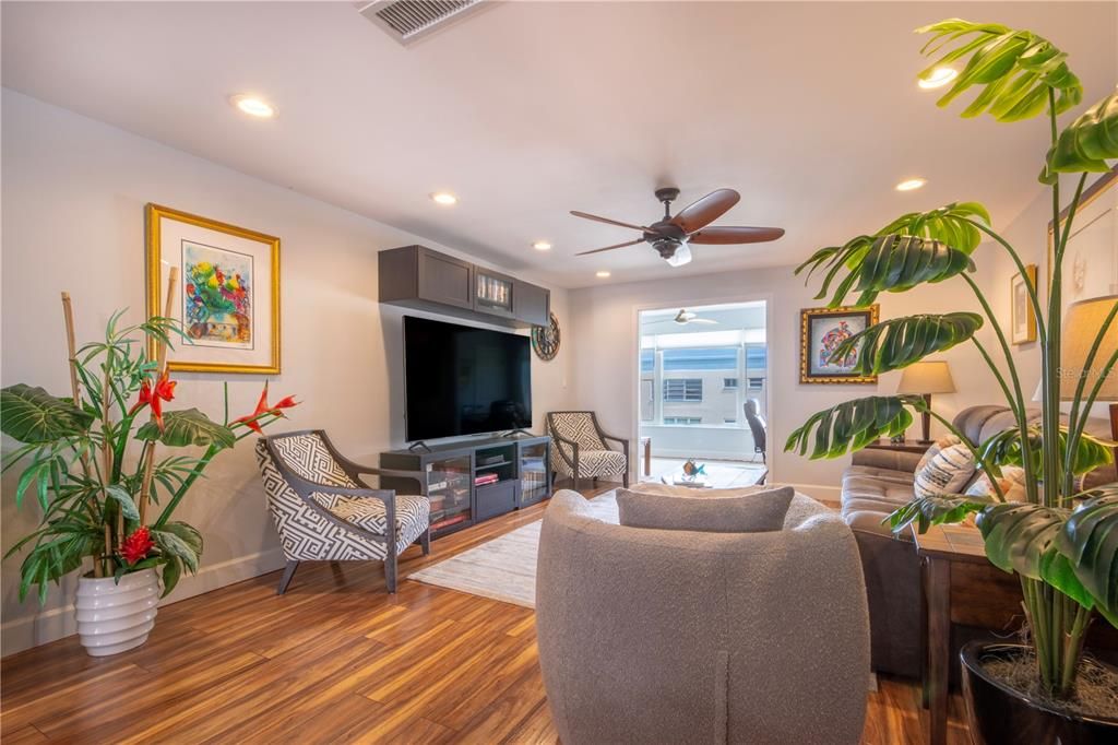Activo con contrato: $229,500 (2 camas, 2 baños, 1250 Pies cuadrados)