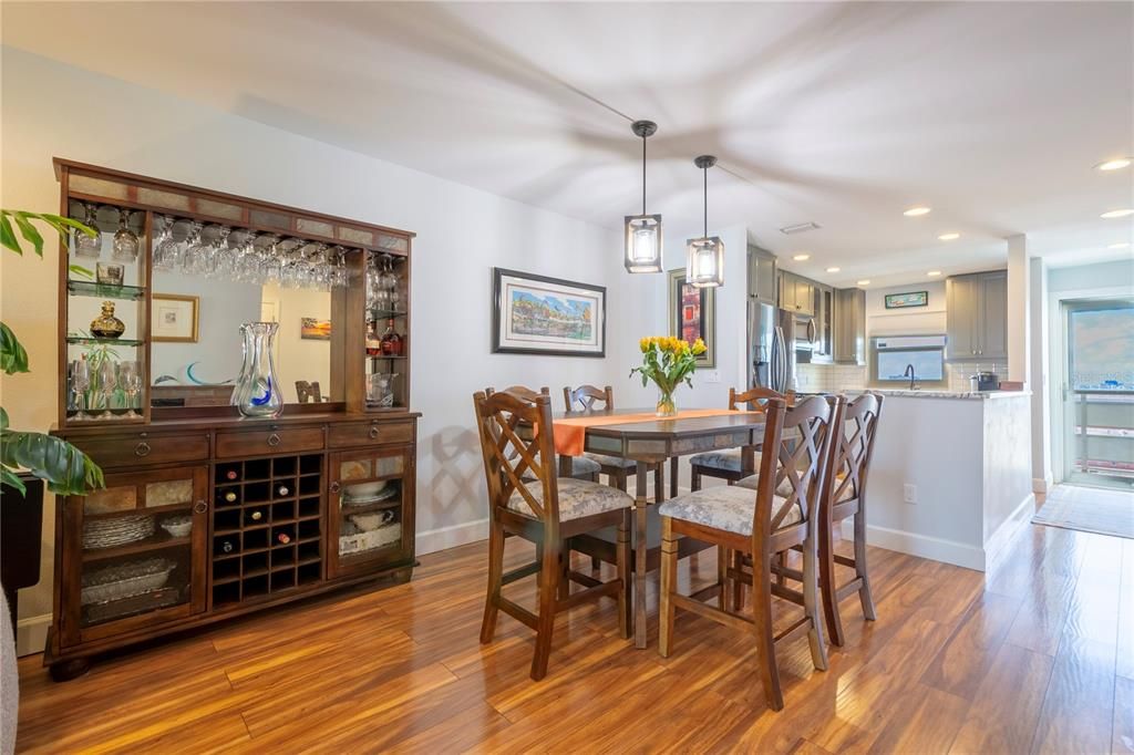 Activo con contrato: $229,500 (2 camas, 2 baños, 1250 Pies cuadrados)