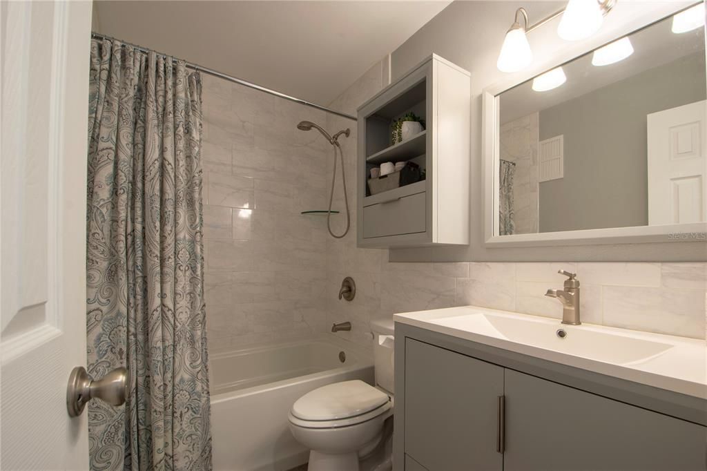 Activo con contrato: $229,500 (2 camas, 2 baños, 1250 Pies cuadrados)