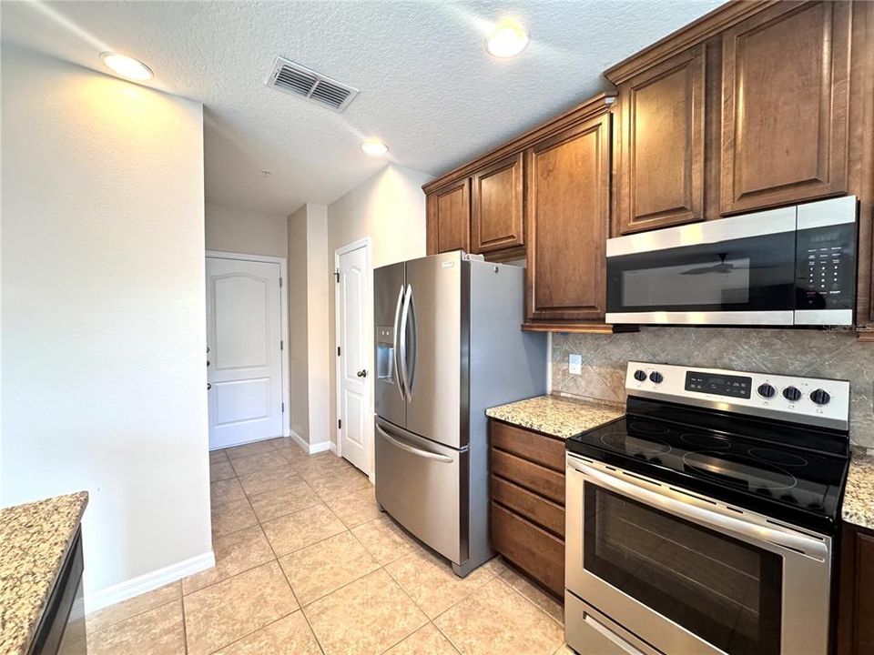 For Rent: $2,799 (3 beds, 2 baths, 1752 Square Feet)