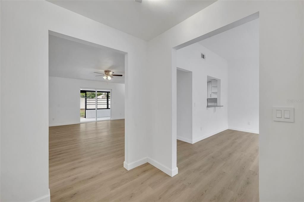 Activo con contrato: $369,900 (3 camas, 2 baños, 1398 Pies cuadrados)
