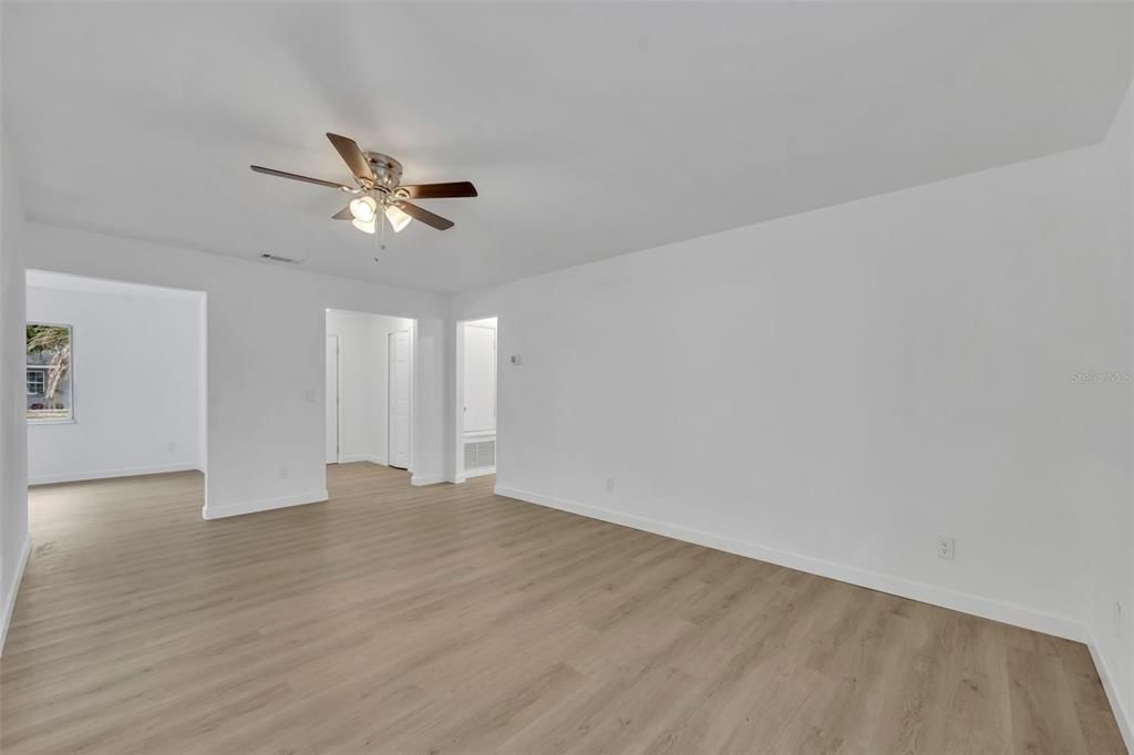 Activo con contrato: $369,900 (3 camas, 2 baños, 1398 Pies cuadrados)