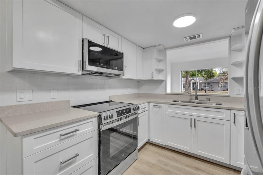 Activo con contrato: $369,900 (3 camas, 2 baños, 1398 Pies cuadrados)