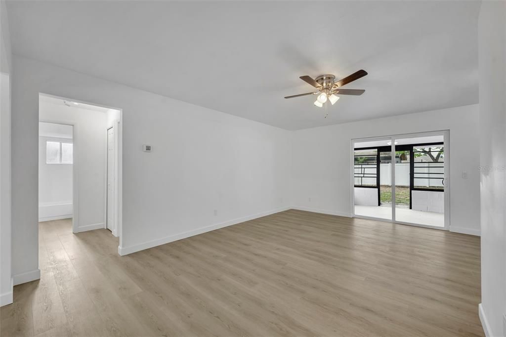 Activo con contrato: $369,900 (3 camas, 2 baños, 1398 Pies cuadrados)