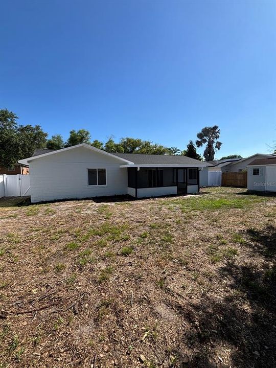 Activo con contrato: $369,900 (3 camas, 2 baños, 1398 Pies cuadrados)