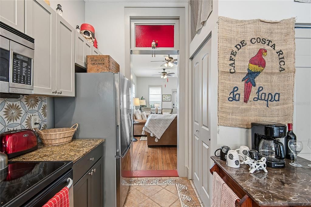 For Sale: $589,000 (2 beds, 2 baths, 1028 Square Feet)