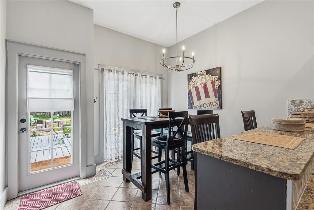 For Sale: $589,000 (2 beds, 2 baths, 1028 Square Feet)