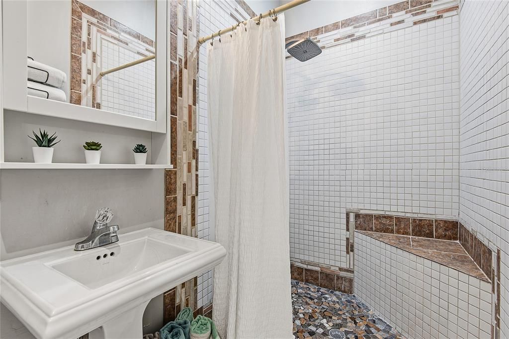 For Sale: $589,000 (2 beds, 2 baths, 1028 Square Feet)