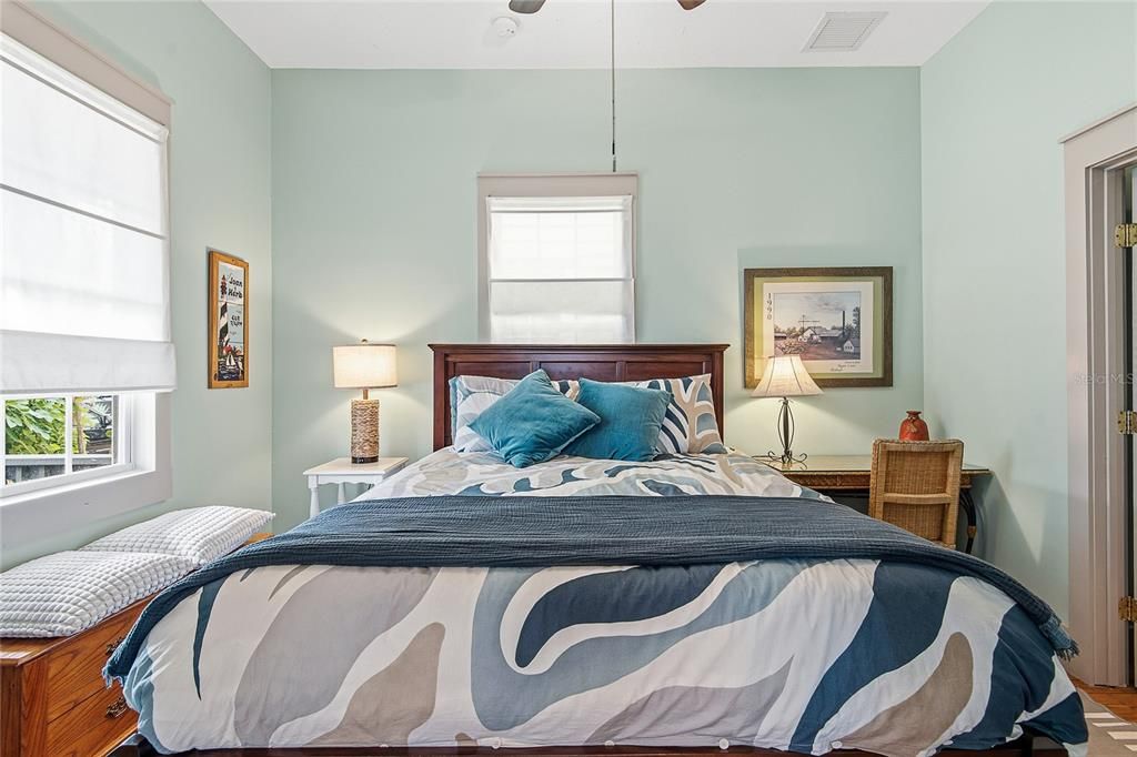 For Sale: $589,000 (2 beds, 2 baths, 1028 Square Feet)