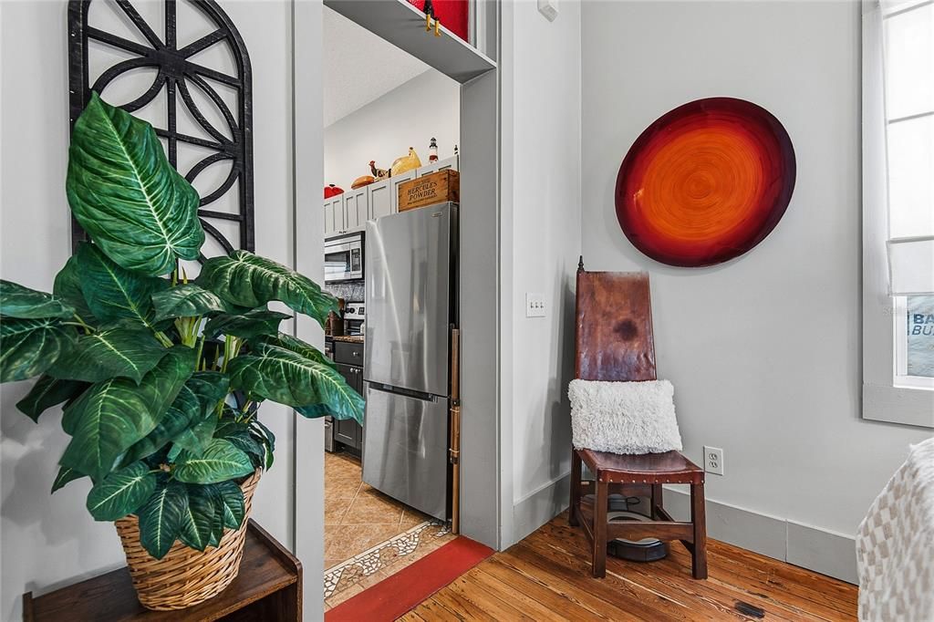 For Sale: $589,000 (2 beds, 2 baths, 1028 Square Feet)