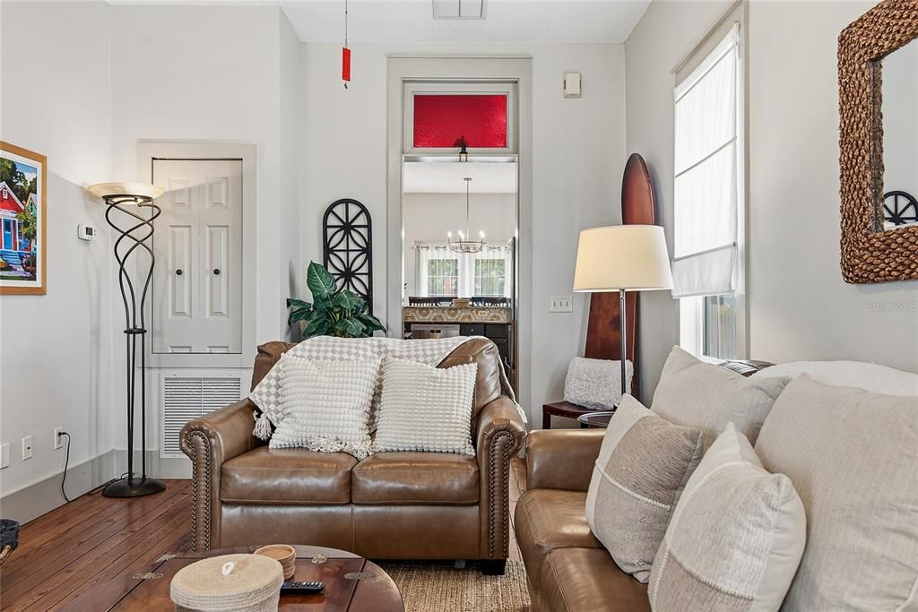 For Sale: $589,000 (2 beds, 2 baths, 1028 Square Feet)