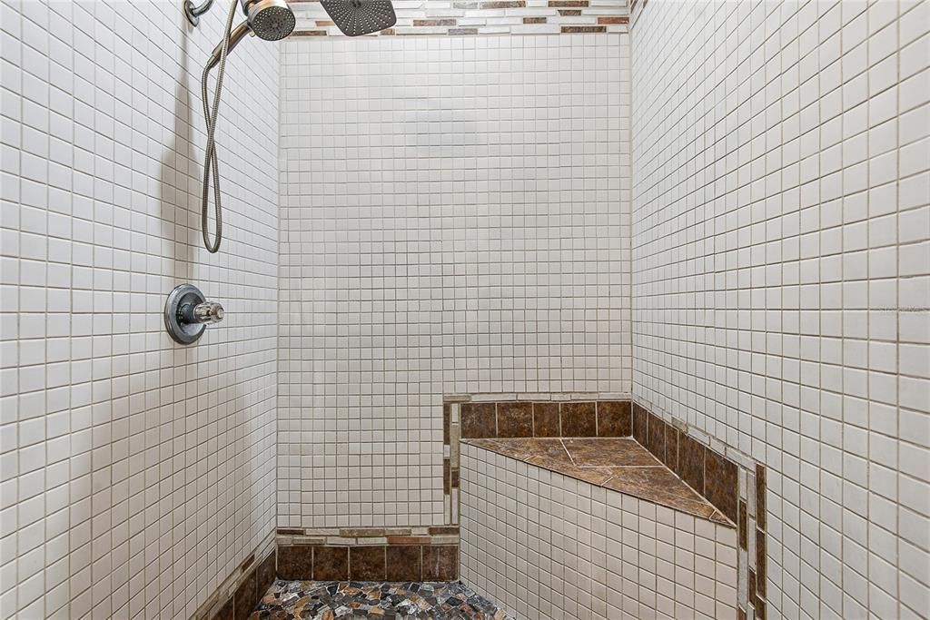 For Sale: $589,000 (2 beds, 2 baths, 1028 Square Feet)