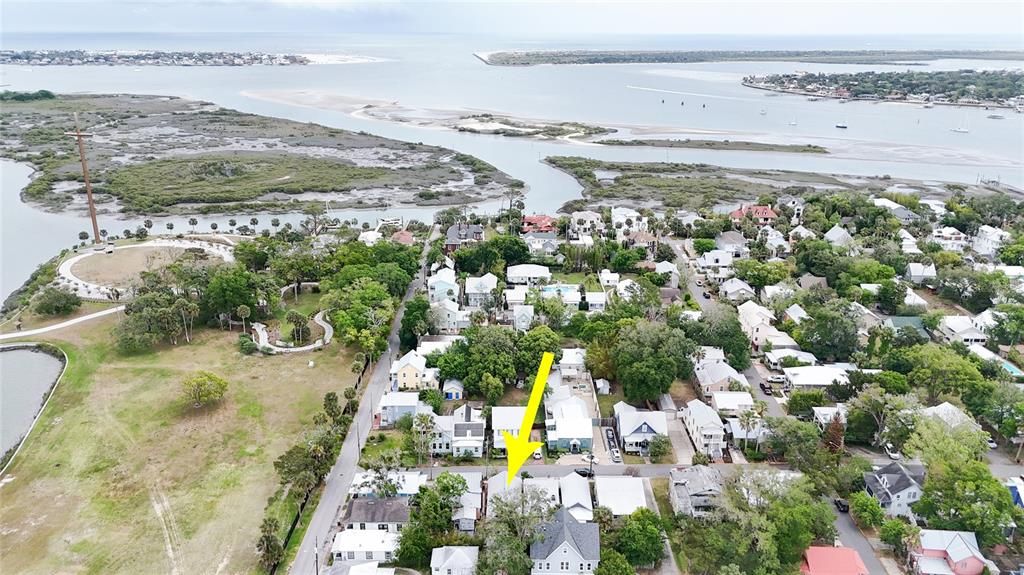 For Sale: $589,000 (2 beds, 2 baths, 1028 Square Feet)