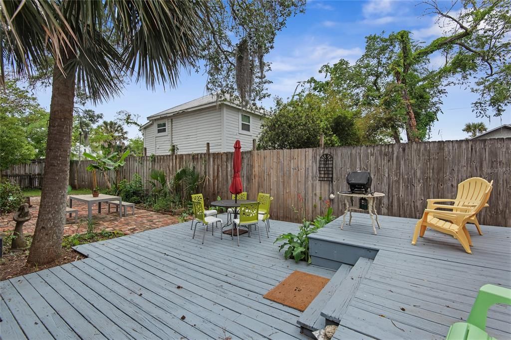 For Sale: $589,000 (2 beds, 2 baths, 1028 Square Feet)