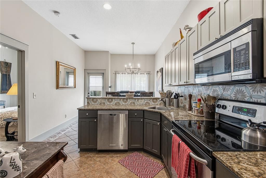 For Sale: $589,000 (2 beds, 2 baths, 1028 Square Feet)