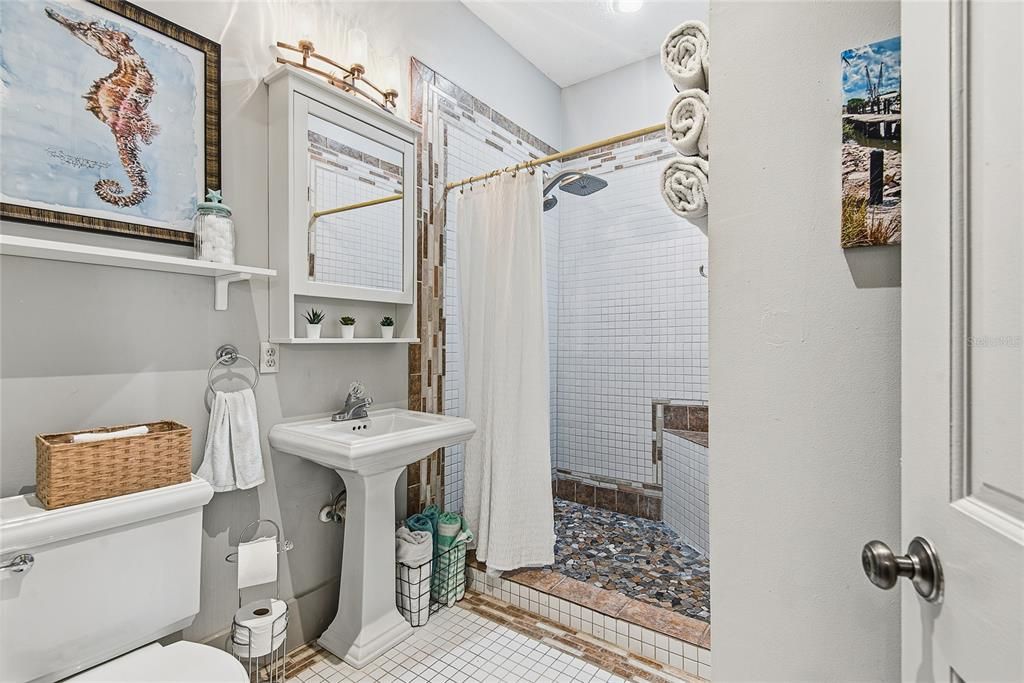 For Sale: $589,000 (2 beds, 2 baths, 1028 Square Feet)