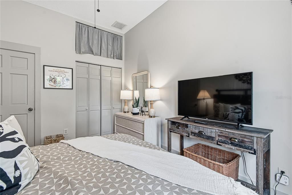 For Sale: $589,000 (2 beds, 2 baths, 1028 Square Feet)