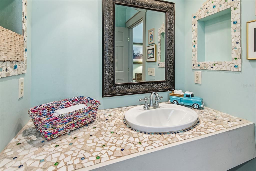 For Sale: $589,000 (2 beds, 2 baths, 1028 Square Feet)
