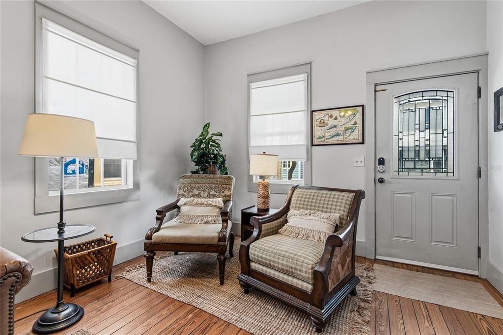 For Sale: $589,000 (2 beds, 2 baths, 1028 Square Feet)