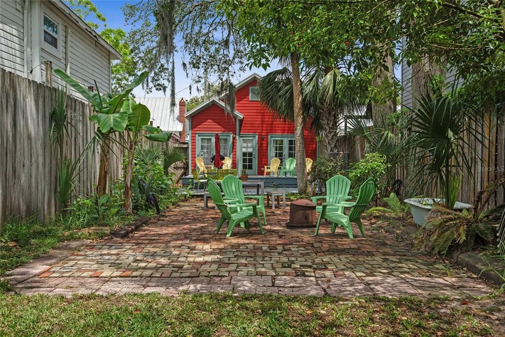 For Sale: $589,000 (2 beds, 2 baths, 1028 Square Feet)