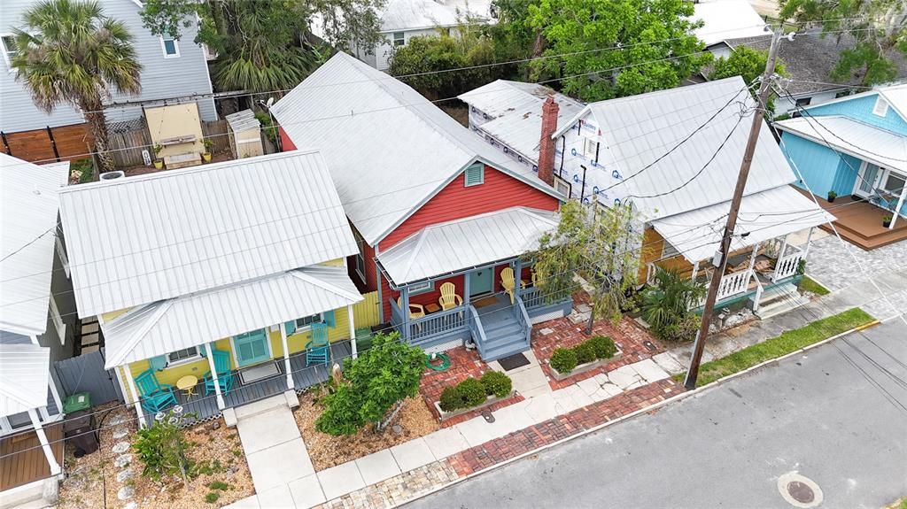 For Sale: $589,000 (2 beds, 2 baths, 1028 Square Feet)