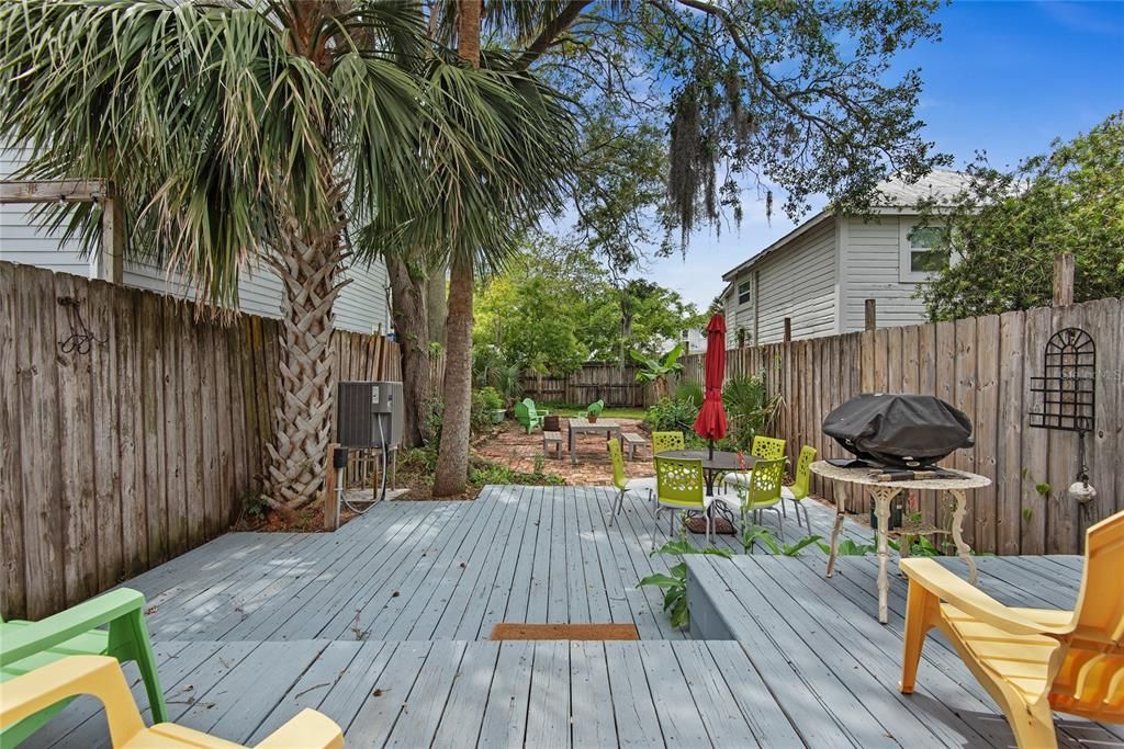 For Sale: $589,000 (2 beds, 2 baths, 1028 Square Feet)