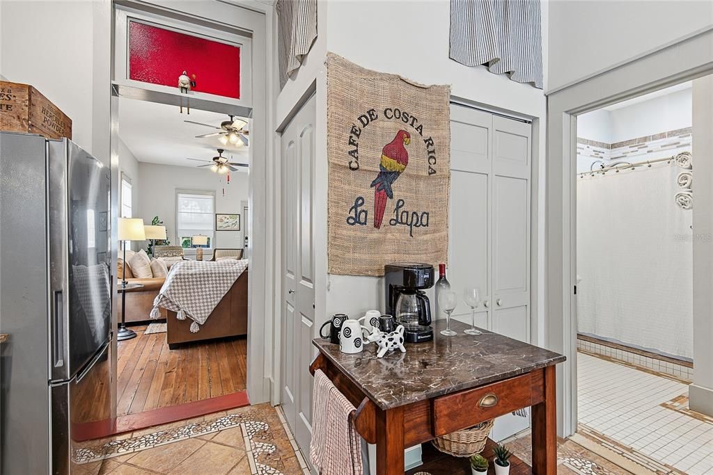 For Sale: $589,000 (2 beds, 2 baths, 1028 Square Feet)