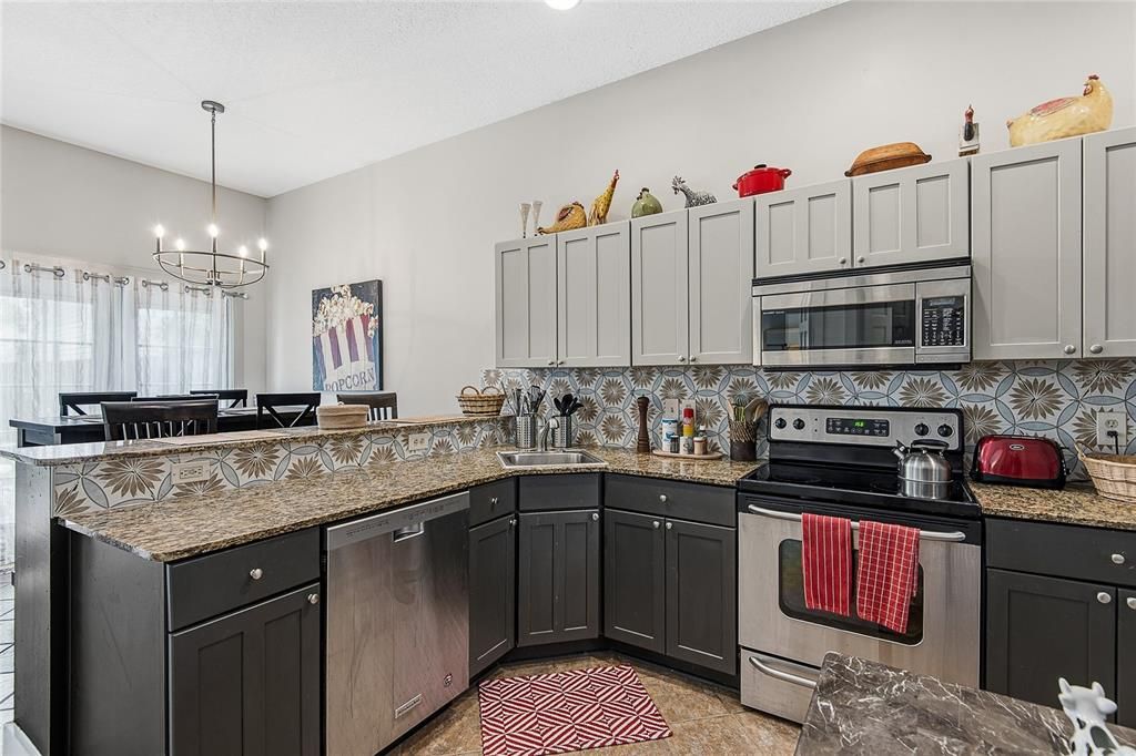 For Sale: $589,000 (2 beds, 2 baths, 1028 Square Feet)