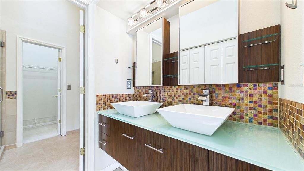 En Venta: $739,000 (3 camas, 3 baños, 1585 Pies cuadrados)