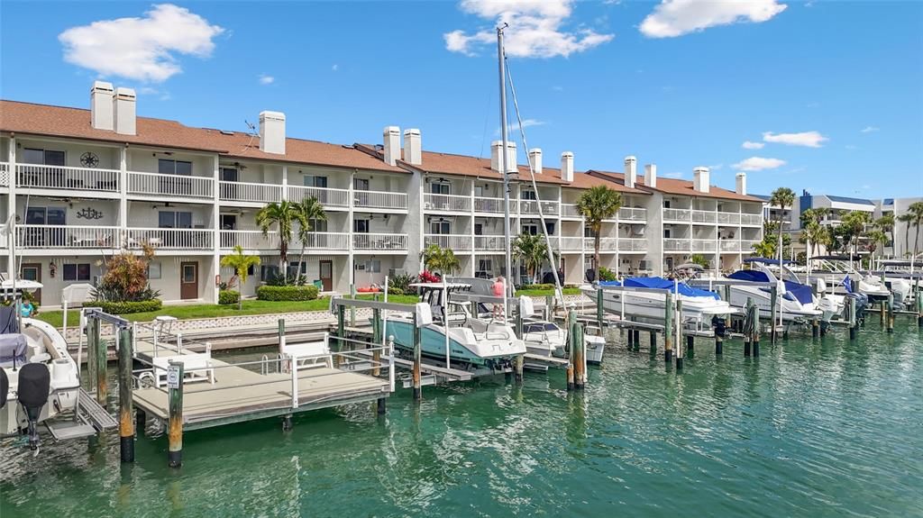 En Venta: $739,000 (3 camas, 3 baños, 1585 Pies cuadrados)