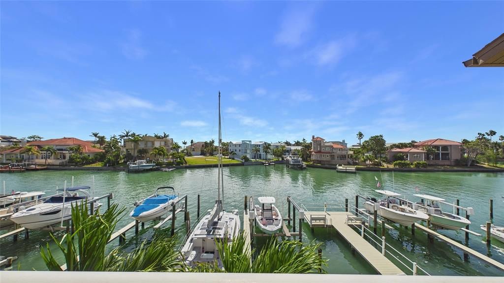 En Venta: $739,000 (3 camas, 3 baños, 1585 Pies cuadrados)