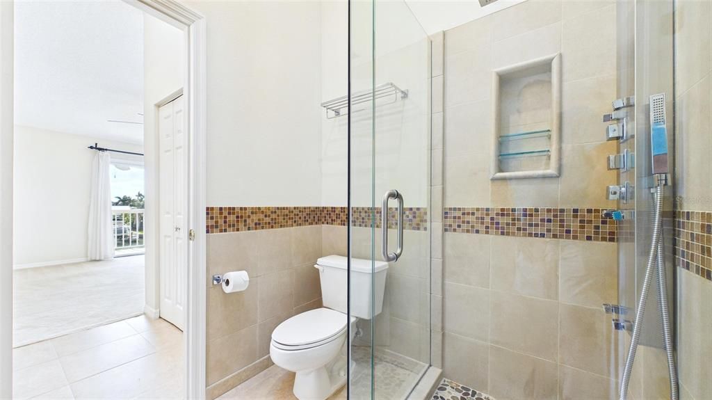 En Venta: $739,000 (3 camas, 3 baños, 1585 Pies cuadrados)