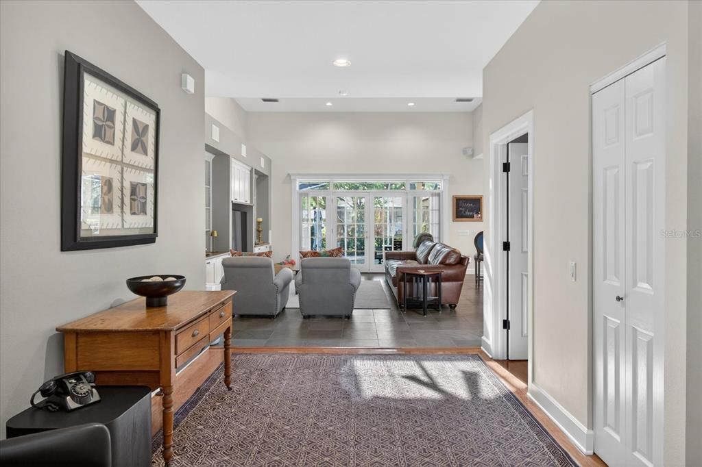 На продажу: $939,999 (5 спален, 2 ванн, 4050 Квадратных фут)