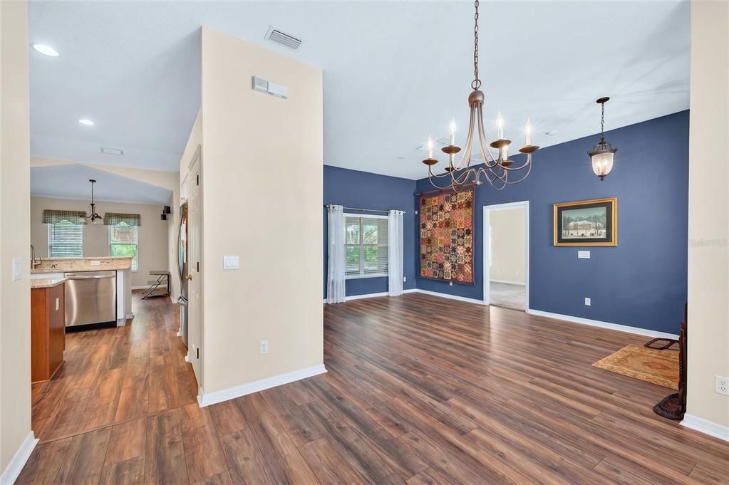 Active With Contract: $369,900 (3 beds, 2 baths, 1677 Square Feet)
