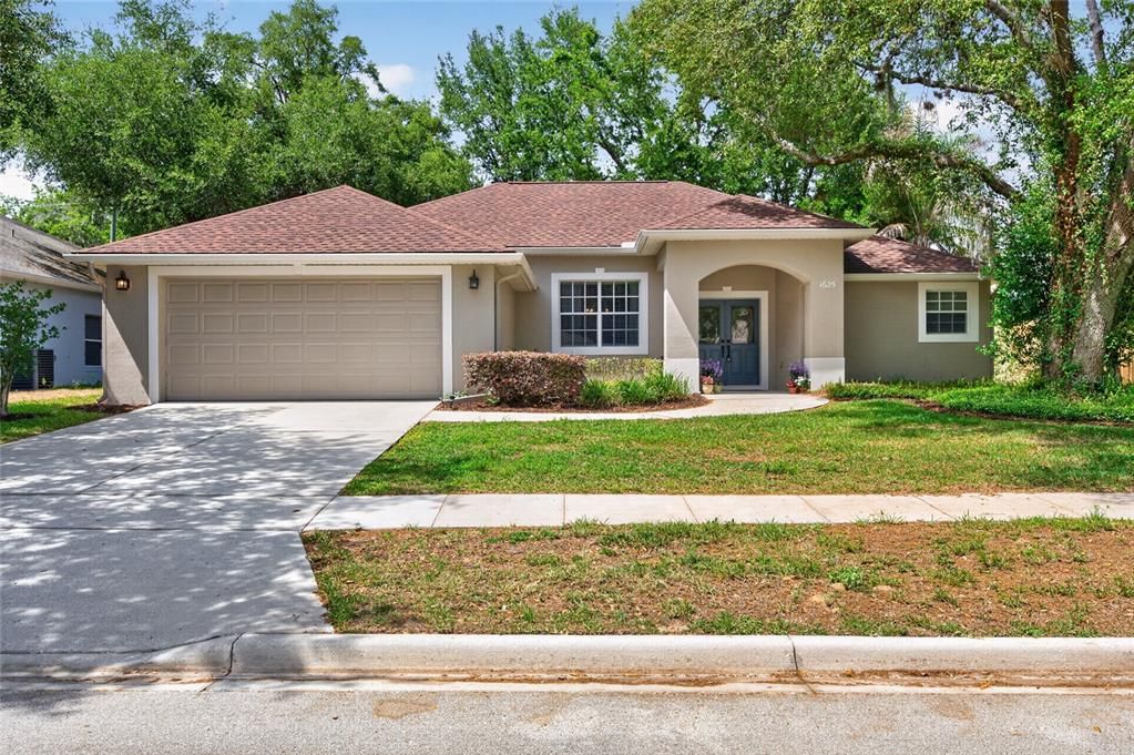 Active With Contract: $369,900 (3 beds, 2 baths, 1677 Square Feet)