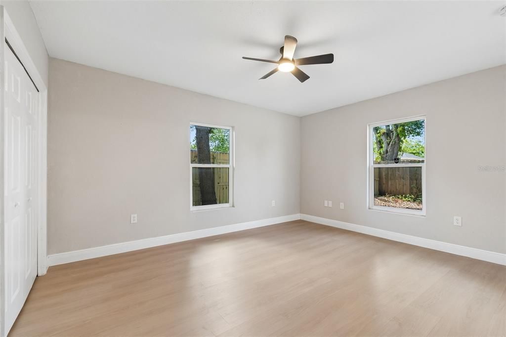 Activo con contrato: $385,000 (3 camas, 2 baños, 1206 Pies cuadrados)