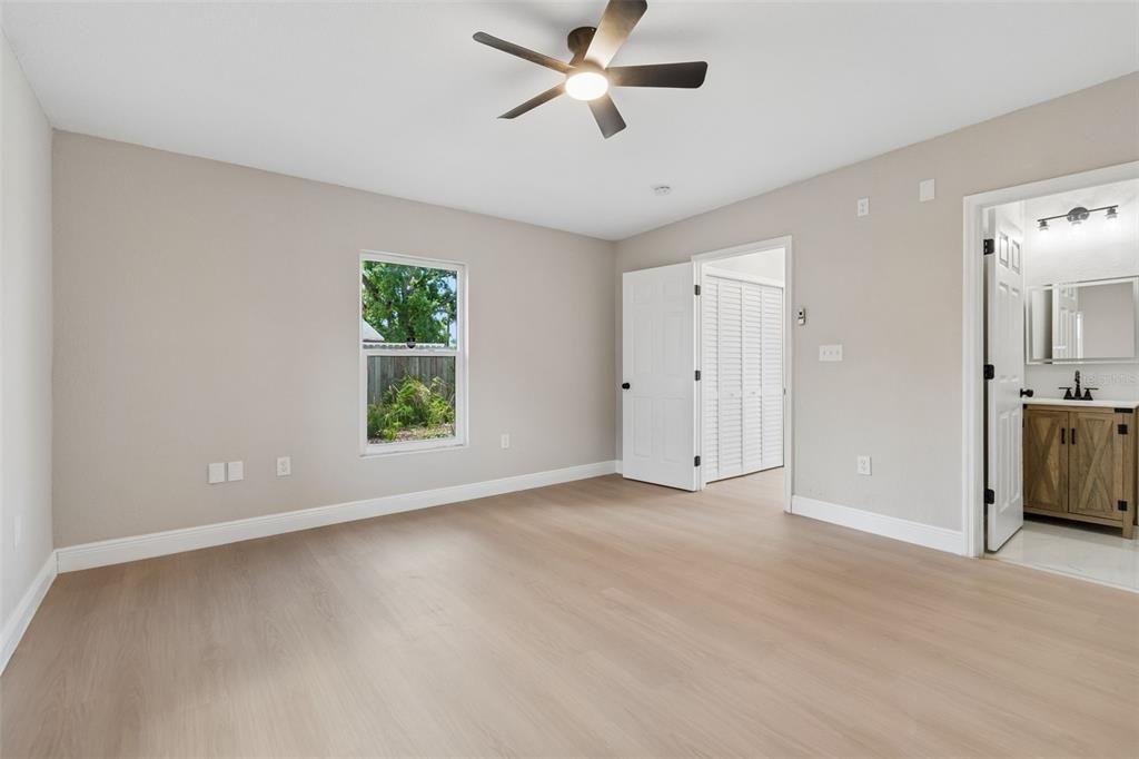 Activo con contrato: $385,000 (3 camas, 2 baños, 1206 Pies cuadrados)
