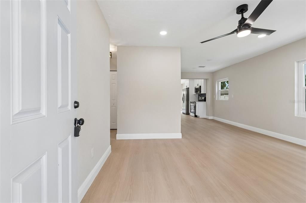 Activo con contrato: $385,000 (3 camas, 2 baños, 1206 Pies cuadrados)