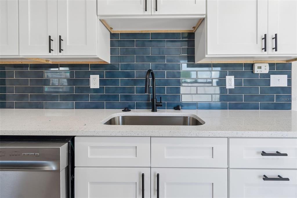 Activo con contrato: $385,000 (3 camas, 2 baños, 1206 Pies cuadrados)