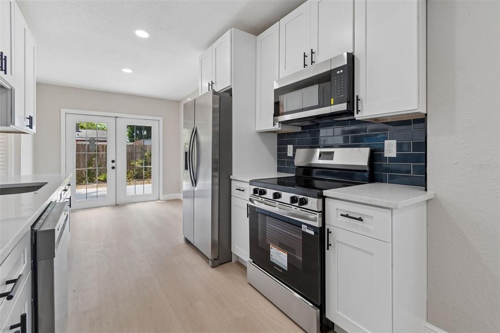 Activo con contrato: $385,000 (3 camas, 2 baños, 1206 Pies cuadrados)