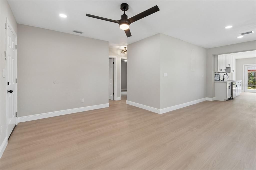 Activo con contrato: $385,000 (3 camas, 2 baños, 1206 Pies cuadrados)